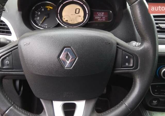 Бежевый Рено Меган, объемом двигателя 1.46 л и пробегом 200 тыс. км за 7500 $, фото 8 на Automoto.ua