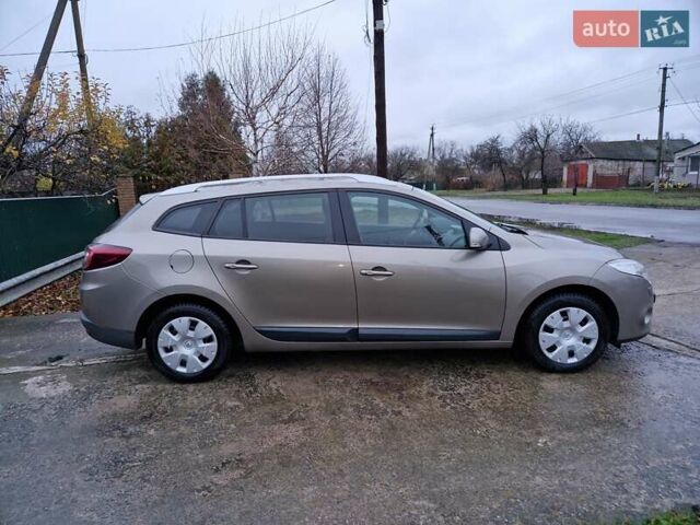 Бежевый Рено Меган, объемом двигателя 1.6 л и пробегом 258 тыс. км за 7349 $, фото 4 на Automoto.ua