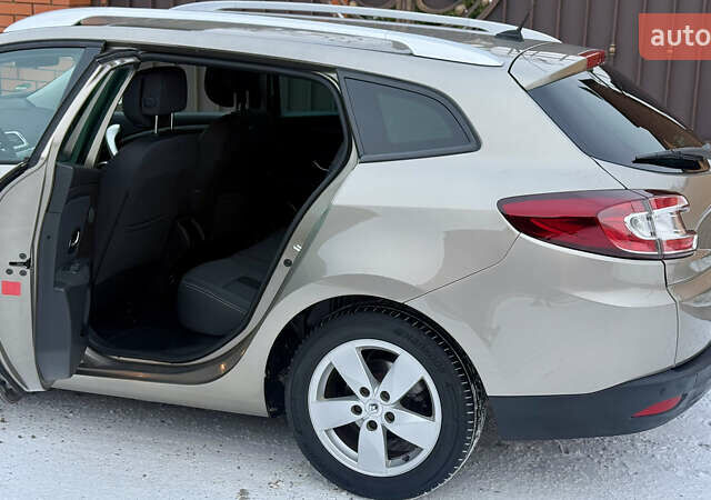 Бежевый Рено Меган, объемом двигателя 1.4 л и пробегом 225 тыс. км за 7500 $, фото 4 на Automoto.ua