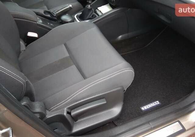 Бежевый Рено Меган, объемом двигателя 1.46 л и пробегом 200 тыс. км за 7500 $, фото 14 на Automoto.ua