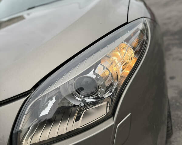 Бежевий Рено Меган, об'ємом двигуна 1.4 л та пробігом 212 тис. км за 6300 $, фото 9 на Automoto.ua