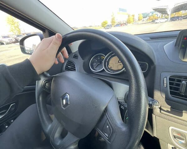 Рено Меган 2010 у Рівному на Automoto.ua Бежевий Рено Меган, об'ємом двигуна 1.46 л та пробігом 337 тис. км за 5900 $, фото 11 на Automoto.ua