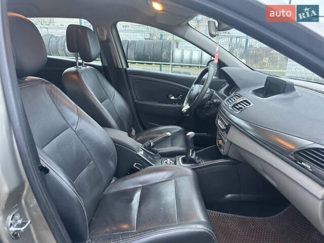 Бежевый Рено Меган, объемом двигателя 1.46 л и пробегом 250 тыс. км за 6577 $, фото 13 на Automoto.ua