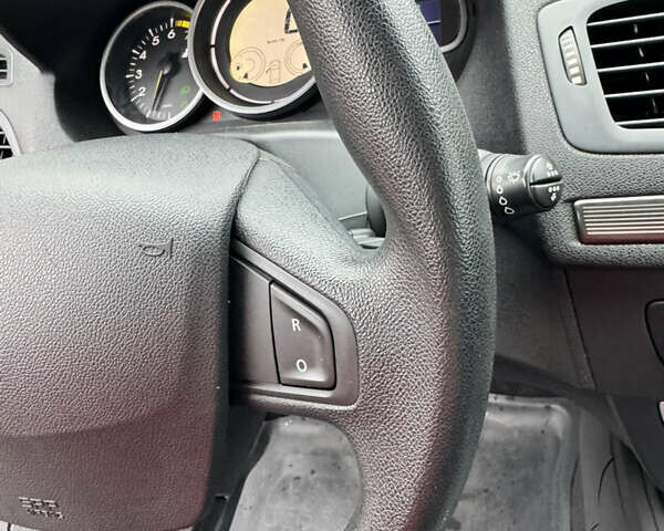 Бежевый Рено Меган, объемом двигателя 1.6 л и пробегом 194 тыс. км за 7399 $, фото 33 на Automoto.ua