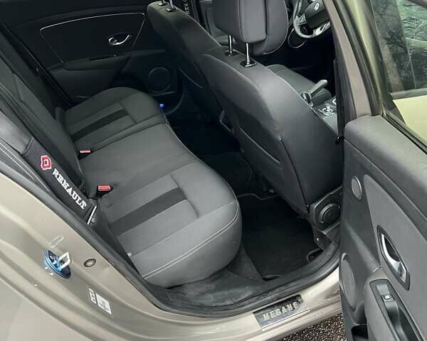 Бежевый Рено Меган, объемом двигателя 1.46 л и пробегом 283 тыс. км за 7100 $, фото 17 на Automoto.ua