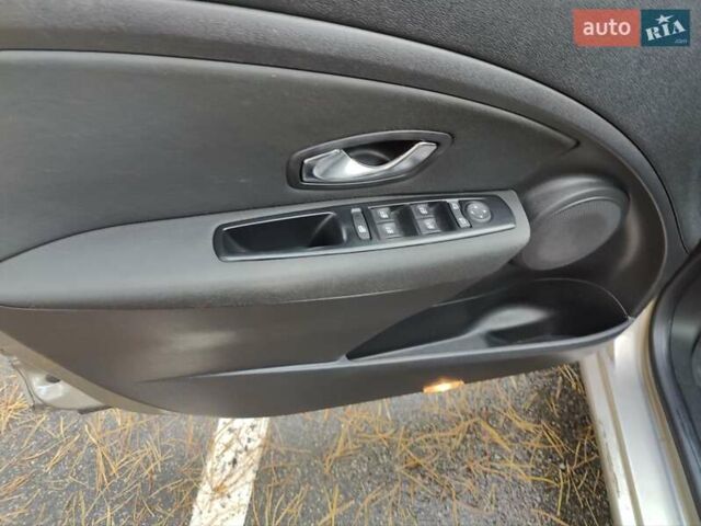Бежевый Рено Меган, объемом двигателя 1.6 л и пробегом 211 тыс. км за 7350 $, фото 15 на Automoto.ua