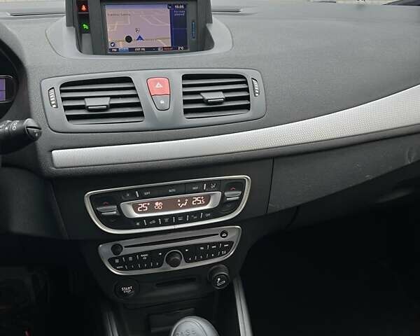 Бежевый Рено Меган, объемом двигателя 1.46 л и пробегом 283 тыс. км за 7100 $, фото 20 на Automoto.ua