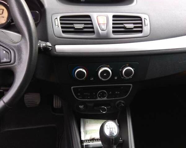 Бежевый Рено Меган, объемом двигателя 1.46 л и пробегом 200 тыс. км за 7500 $, фото 10 на Automoto.ua