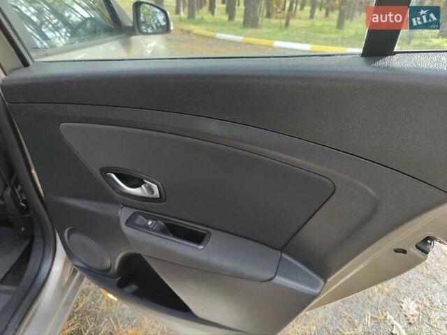 Бежевый Рено Меган, объемом двигателя 1.6 л и пробегом 211 тыс. км за 7350 $, фото 21 на Automoto.ua