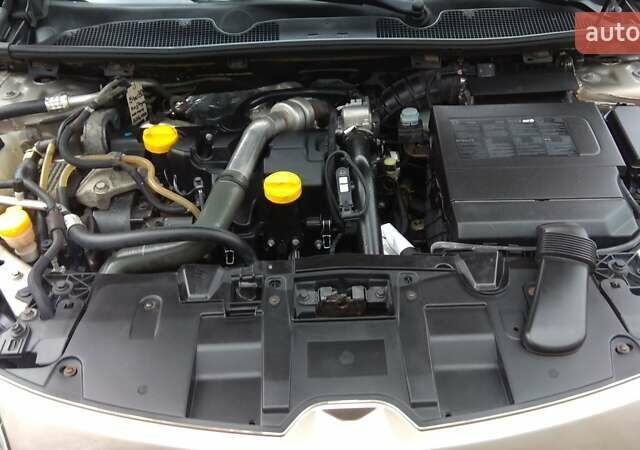 Бежевый Рено Меган, объемом двигателя 1.46 л и пробегом 200 тыс. км за 7500 $, фото 17 на Automoto.ua