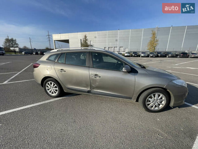 Рено Меган 2010 у Рівному на Automoto.ua Бежевий Рено Меган, об'ємом двигуна 1.46 л та пробігом 337 тис. км за 5900 $, фото 6 на Automoto.ua