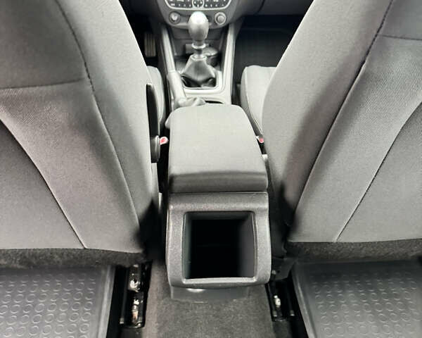 Бежевый Рено Меган, объемом двигателя 1.6 л и пробегом 194 тыс. км за 7399 $, фото 44 на Automoto.ua