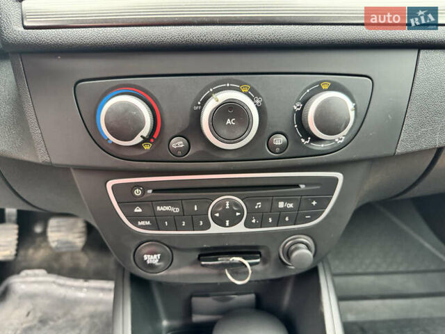 Бежевый Рено Меган, объемом двигателя 1.6 л и пробегом 194 тыс. км за 7399 $, фото 31 на Automoto.ua