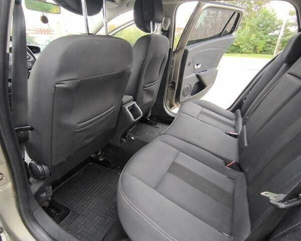 Бежевый Рено Меган, объемом двигателя 1.5 л и пробегом 247 тыс. км за 8500 $, фото 23 на Automoto.ua