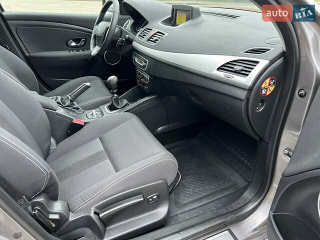 Бежевий Рено Меган, об'ємом двигуна 1.46 л та пробігом 135 тис. км за 7850 $, фото 74 на Automoto.ua