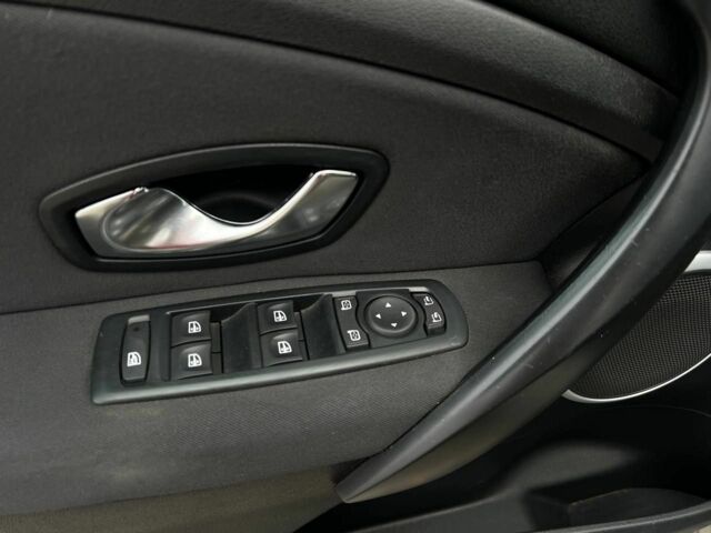 Бежевый Рено Меган, объемом двигателя 1.5 л и пробегом 211 тыс. км за 7400 $, фото 9 на Automoto.ua