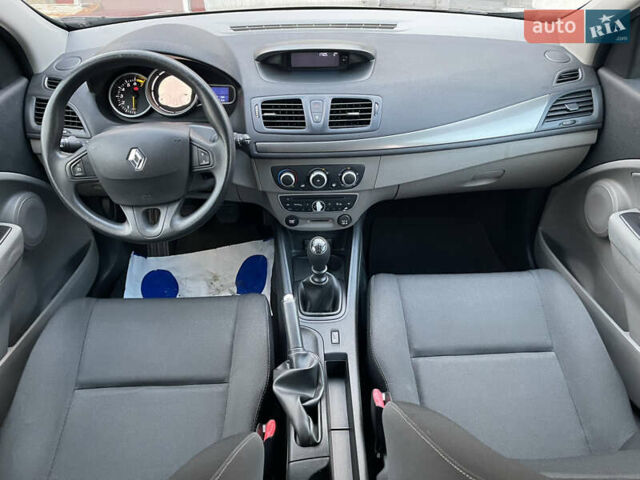 Бежевый Рено Меган, объемом двигателя 1.6 л и пробегом 106 тыс. км за 8499 $, фото 10 на Automoto.ua