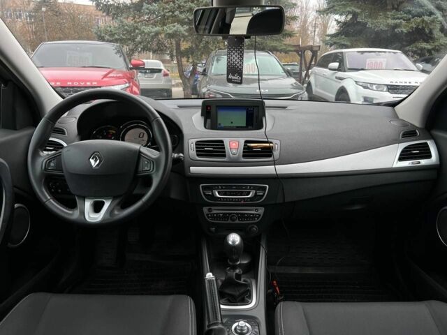 Бежевый Рено Меган, объемом двигателя 1.5 л и пробегом 211 тыс. км за 7400 $, фото 11 на Automoto.ua