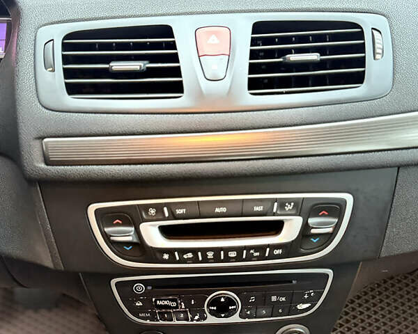 Бежевий Рено Меган, об'ємом двигуна 1.6 л та пробігом 289 тис. км за 6300 $, фото 17 на Automoto.ua