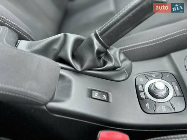 Бежевий Рено Меган, об'ємом двигуна 1.46 л та пробігом 135 тис. км за 7850 $, фото 77 на Automoto.ua