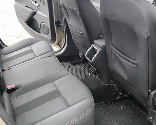 Бежевый Рено Меган, объемом двигателя 1.5 л и пробегом 247 тыс. км за 8500 $, фото 26 на Automoto.ua