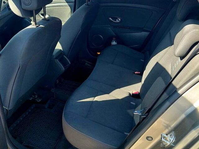 Бежевый Рено Меган, объемом двигателя 1.5 л и пробегом 355 тыс. км за 7200 $, фото 5 на Automoto.ua