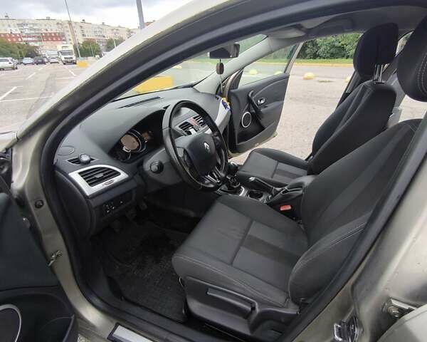 Бежевый Рено Меган, объемом двигателя 1.5 л и пробегом 247 тыс. км за 8500 $, фото 15 на Automoto.ua