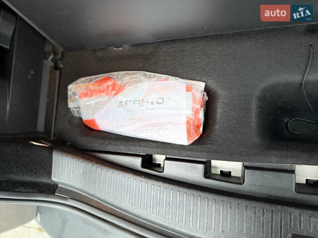 Бежевый Рено Меган, объемом двигателя 1.6 л и пробегом 289 тыс. км за 6700 $, фото 28 на Automoto.ua