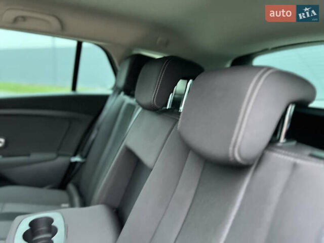 Бежевий Рено Меган, об'ємом двигуна 1.46 л та пробігом 135 тис. км за 7850 $, фото 60 на Automoto.ua