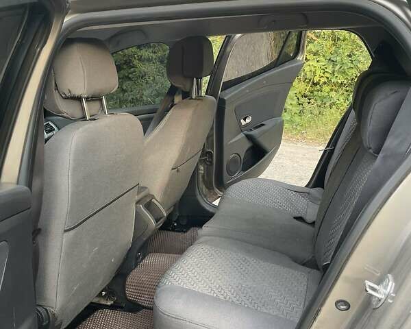 Бежевый Рено Меган, объемом двигателя 1.5 л и пробегом 230 тыс. км за 7800 $, фото 3 на Automoto.ua