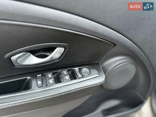 Бежевый Рено Меган, объемом двигателя 1.6 л и пробегом 289 тыс. км за 6700 $, фото 13 на Automoto.ua