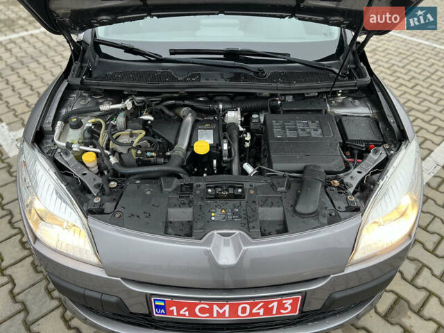 Бежевий Рено Меган, об'ємом двигуна 1.46 л та пробігом 135 тис. км за 7850 $, фото 80 на Automoto.ua