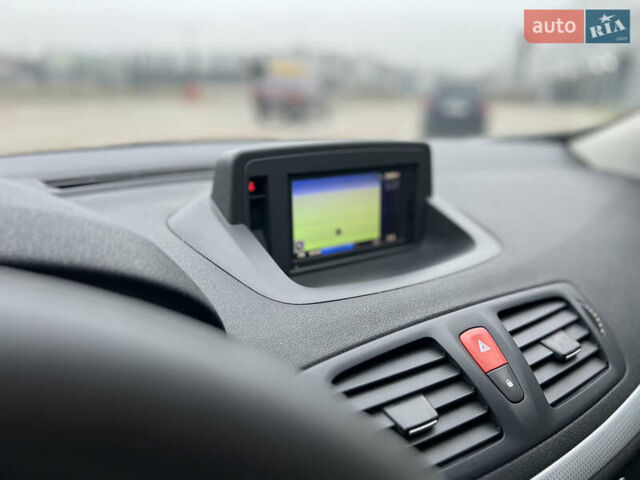 Бежевий Рено Меган, об'ємом двигуна 1.46 л та пробігом 135 тис. км за 7850 $, фото 55 на Automoto.ua