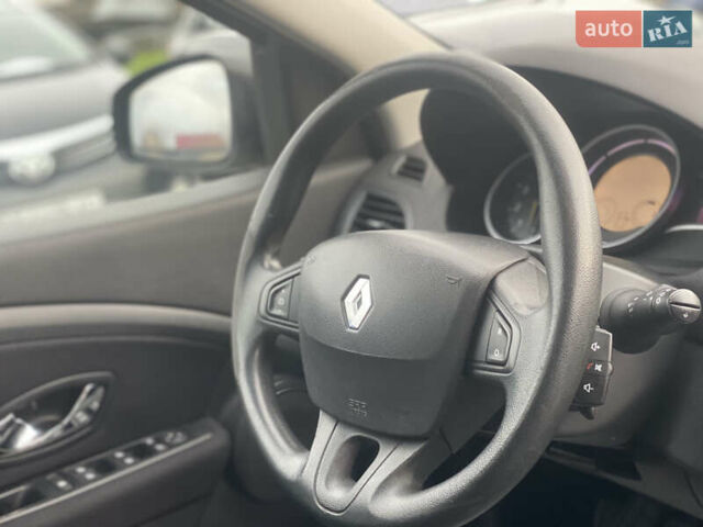 Бежевий Рено Меган, об'ємом двигуна 1.5 л та пробігом 233 тис. км за 7750 $, фото 11 на Automoto.ua