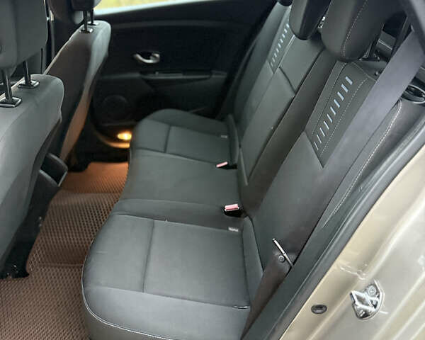 Бежевый Рено Меган, объемом двигателя 1.6 л и пробегом 289 тыс. км за 6700 $, фото 20 на Automoto.ua