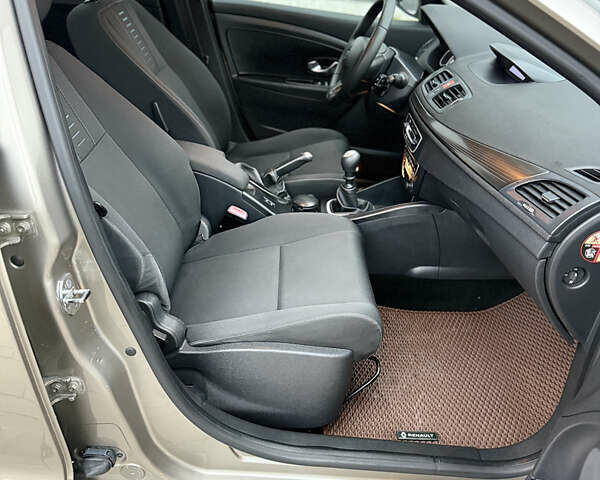 Бежевый Рено Меган, объемом двигателя 1.6 л и пробегом 289 тыс. км за 6700 $, фото 21 на Automoto.ua