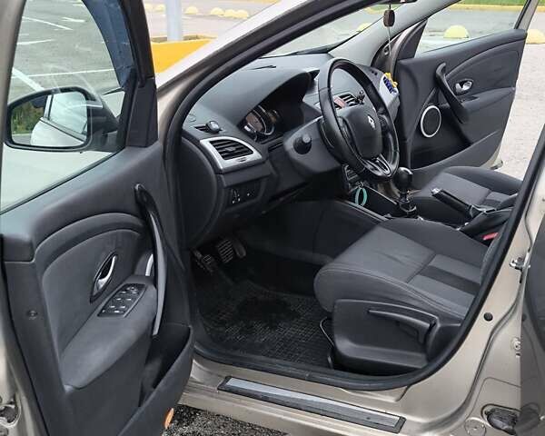 Бежевый Рено Меган, объемом двигателя 1.5 л и пробегом 247 тыс. км за 8500 $, фото 18 на Automoto.ua