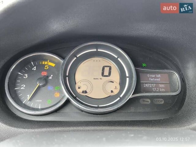 Бежевый Рено Меган, объемом двигателя 1.5 л и пробегом 247 тыс. км за 8500 $, фото 16 на Automoto.ua