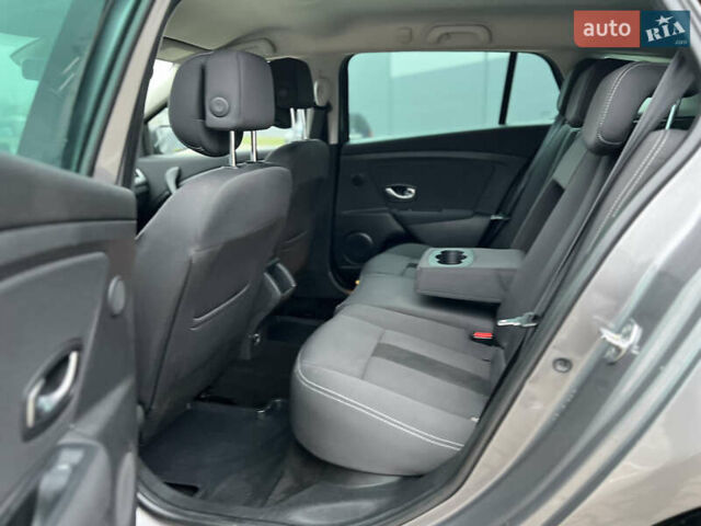 Бежевий Рено Меган, об'ємом двигуна 1.46 л та пробігом 135 тис. км за 7850 $, фото 59 на Automoto.ua