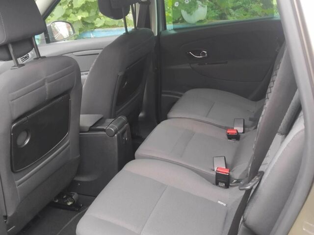 Бежевый Рено Меган, объемом двигателя 1.5 л и пробегом 180 тыс. км за 7500 $, фото 4 на Automoto.ua