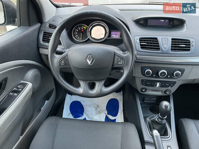 Бежевый Рено Меган, объемом двигателя 1.6 л и пробегом 106 тыс. км за 8499 $, фото 13 на Automoto.ua