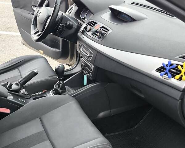 Бежевый Рено Меган, объемом двигателя 1.5 л и пробегом 247 тыс. км за 8500 $, фото 24 на Automoto.ua