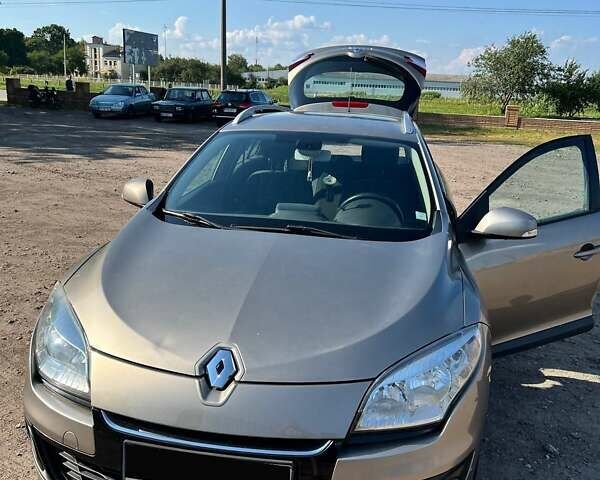 Бежевый Рено Меган, объемом двигателя 1.5 л и пробегом 213 тыс. км за 7500 $, фото 4 на Automoto.ua