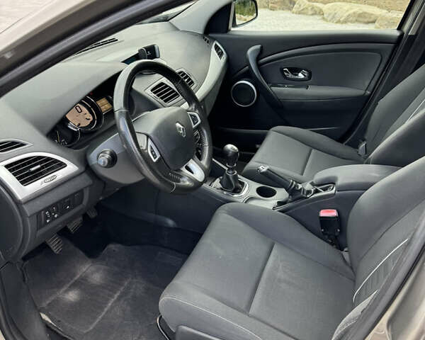 Бежевий Рено Меган, об'ємом двигуна 1.5 л та пробігом 299 тис. км за 6950 $, фото 10 на Automoto.ua