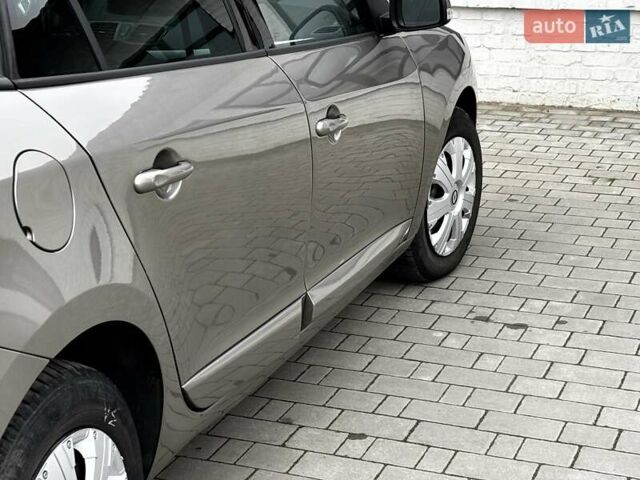 Бежевый Рено Меган, объемом двигателя 1.46 л и пробегом 201 тыс. км за 7399 $, фото 15 на Automoto.ua