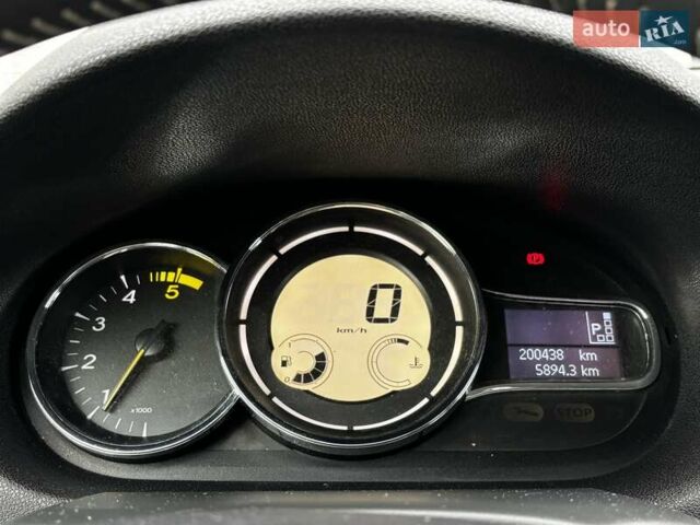 Бежевый Рено Меган, объемом двигателя 1.46 л и пробегом 201 тыс. км за 7399 $, фото 77 на Automoto.ua