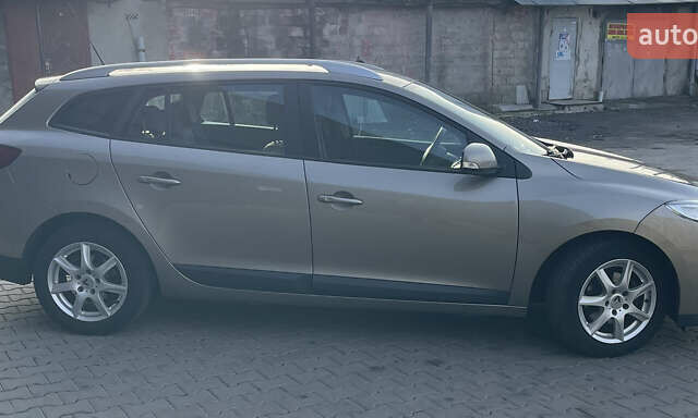 Бежевый Рено Меган, объемом двигателя 1.5 л и пробегом 243 тыс. км за 8200 $, фото 3 на Automoto.ua