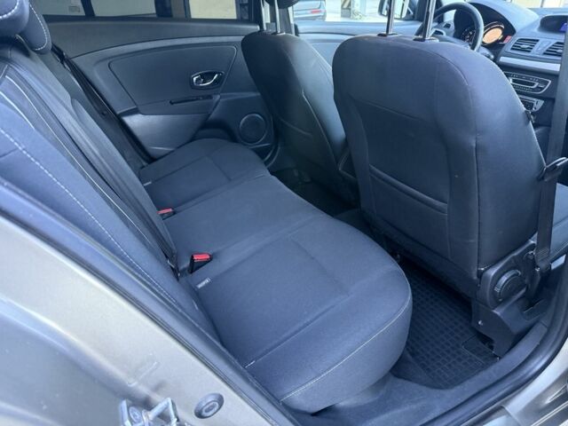 Бежевый Рено Меган, объемом двигателя 1.5 л и пробегом 235 тыс. км за 6999 $, фото 13 на Automoto.ua