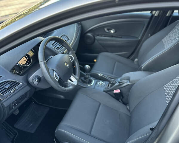 Бежевый Рено Меган, объемом двигателя 1.5 л и пробегом 246 тыс. км за 8200 $, фото 20 на Automoto.ua