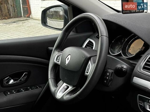 Бежевый Рено Меган, объемом двигателя 1.46 л и пробегом 201 тыс. км за 7399 $, фото 81 на Automoto.ua